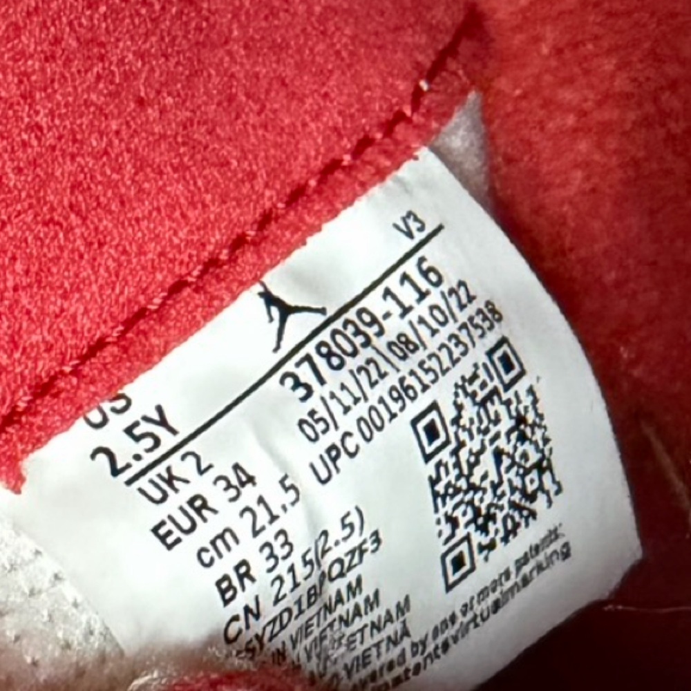 Jordan 11 2.5y High-Top Sneaker in White and Red - Picture 9 of 10